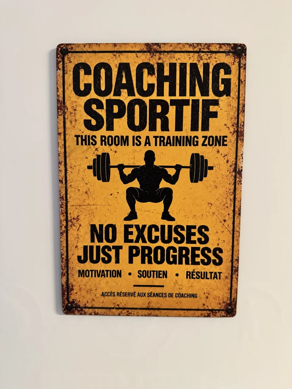 Plaque décorative imprimée Coaching sportif dans des tons ocre et noir